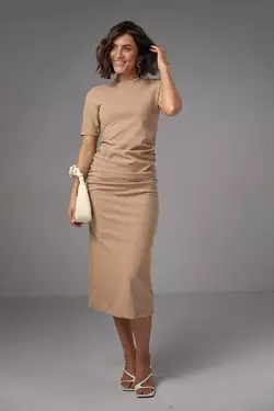 Силуэтное платье миди с драпировкой - кофейный цвет, S (есть размеры)