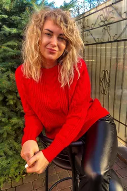 Трендовый свитер с косами фасона oversize   - красный цвет, XXL/XXXL