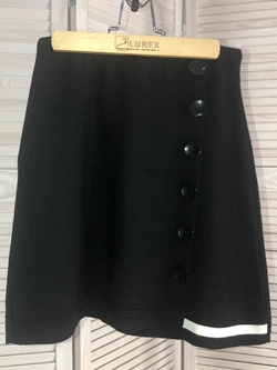 LUREX Ассиметричная трикотажная юбка с пуговицами и белой полоской - черный цвет, M
