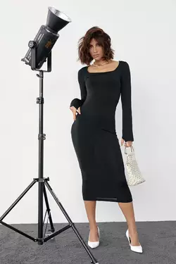 Силуэтное платье миди с квадратной горловиной - черный цвет, M (есть размеры)