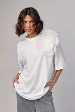 Удлиненная футболка oversize с объемным цветком - белый цвет, L (есть размеры)