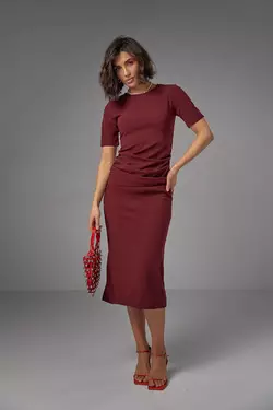 Силуэтное платье миди с драпировкой - бордо цвет, S (есть размеры)