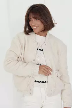 Женская куртка из букле на кнопках - кремовый цвет, M (есть размеры)